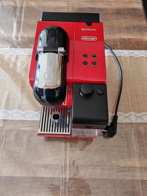 Delonghi Latissima+ Nespresso – Zeer Goede staat, Elektronische apparatuur, Koffiezetapparaten, Zo goed als nieuw, Koffiemachine