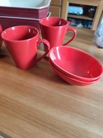 Twee koffietassen en twee schaaltjes. Rood, Ophalen of Verzenden, Zo goed als nieuw