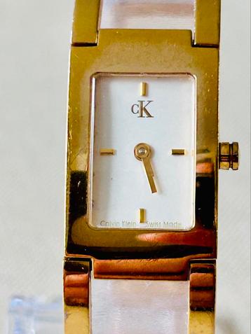 Montre femme calvin klain fabrication suisse plaquée Or, Montre-bracelet, Autres marques, Enlèvement ou Envoi, Or