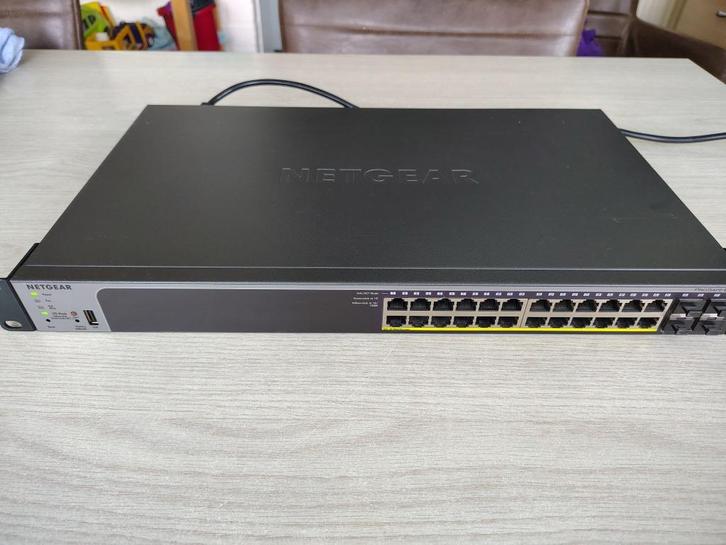 Netgear GS728TPv2 switch 24-port/PoE+/Layer3/4x SFP, Computers en Software, Netwerk switches, Gebruikt, Ophalen of Verzenden