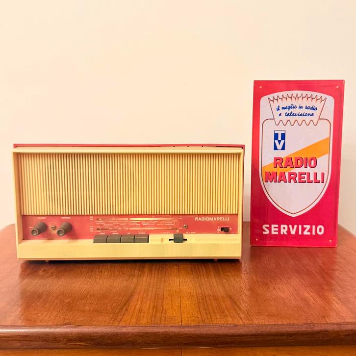 VINTAGE BUIZENRADIO RADIOMARELLI RD230 FM 1962 RADIO RARE, Antiek en Kunst, Antiek | Tv's en Audio, Verzenden