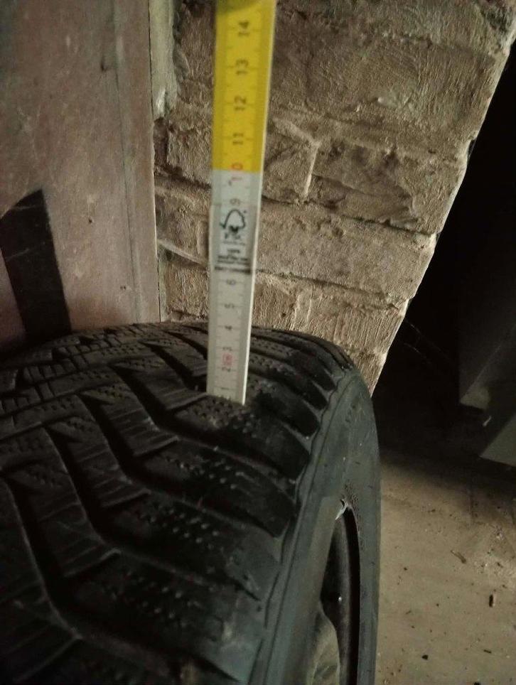 Lot de 4 pneus hiver + jantes 205/65R15 - 100 €, Auto-onderdelen, Banden en Velgen, Band(en), Winterbanden, Gebruikt, Ophalen