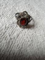 Antieke ring met steen, Gebruikt, Ophalen of Verzenden, Met edelsteen, Dame