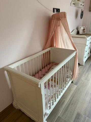 Complete babykamer beschikbaar voor biedingen