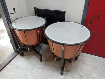 2 slinger pauken, vintage kurbelpauken, 22" en 26"