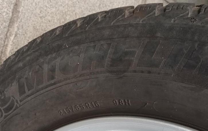 4 roues hiver, Autos : Pièces & Accessoires, Pneus & Jantes, Pneu(s), Pneus hiver, 16 pouces, 215 mm, Véhicule de tourisme, Utilisé