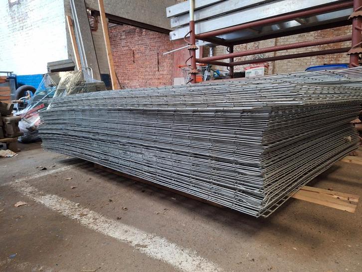 Te koop: 80 stuks verzinkte gelaste draadmatten, Doe-het-zelf en Bouw, Metalen, Gebruikt, IJzer, Ophalen