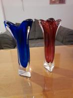Glazen vazen 1x blauw en 1x rood, Antiek en Kunst, Antiek | Glaswerk en Kristal, Ophalen