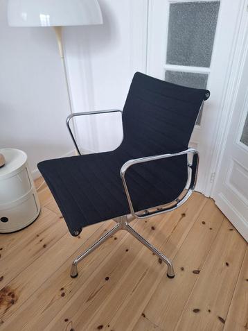 EA108 fauteuil van Charles & Ray Eames voor Vitra (zwart), Huis en Inrichting, Ophalen of Verzenden, Gebruikt, Zwart