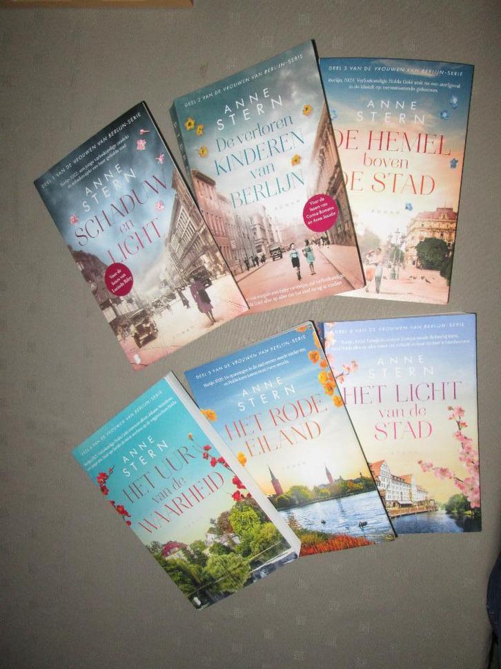 volledige rreks De vrouwen van Berlijn ( Anne Stern), Boeken, Romans, Ophalen of Verzenden