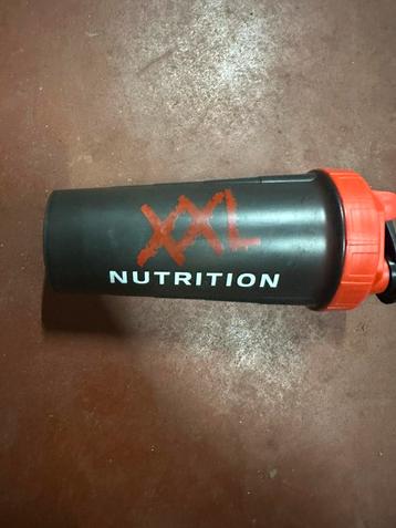 Xxl nutrition beker beschikbaar voor biedingen