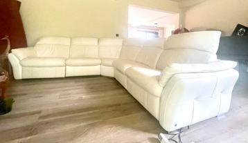 Grote Witte Lederen Hoekzetel met 2 relaxen  beschikbaar voor biedingen