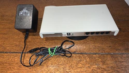 Zo goed als nieuw 3-Com office connect Switch 5, Model 3C167, Computers en Software, Netwerk switches, Zo goed als nieuw, Ophalen of Verzenden