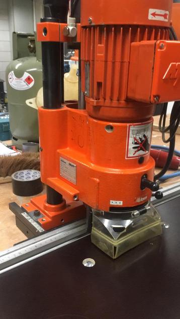 Blum minipress scharnierboormachine., Enlèvement, Comme neuf