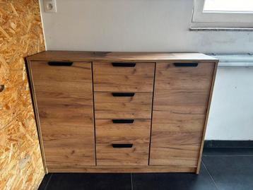 2 kasten samen beschikbaar voor biedingen