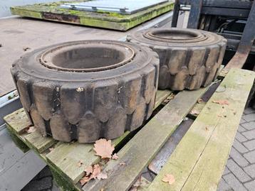 2 vol rubberen heftruck banden, Maat 23 x 10 -12 Band breed  beschikbaar voor biedingen