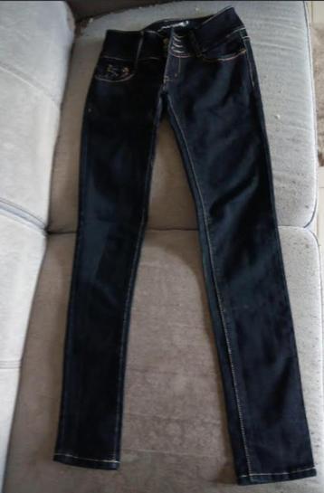 Jean noir 3 boutons M beschikbaar voor biedingen