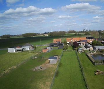 Woning in half-open bebouwing met grote tuin en weide beschikbaar voor biedingen