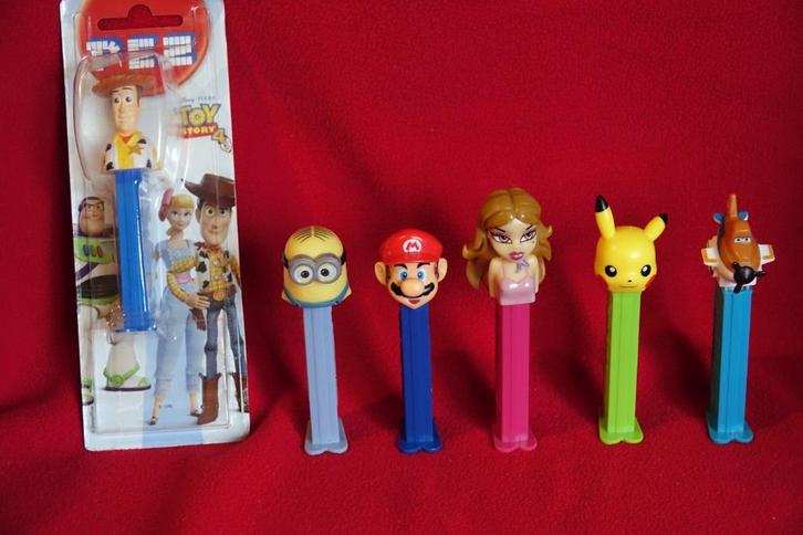 Pez Dispenser oa Pikachu , Planes , Toy Story , Mario , ..., Verzamelen, Poppetjes en Figuurtjes, Gebruikt, Ophalen of Verzenden