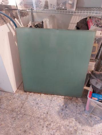 Glas(heel sterk) beschikbaar voor biedingen