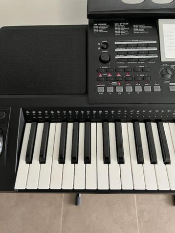 Medeli A810 keyboard met standaard beschikbaar voor biedingen