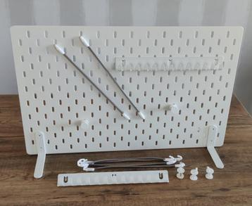 IKEA SKADIS pinnenbord + toebehoren beschikbaar voor biedingen
