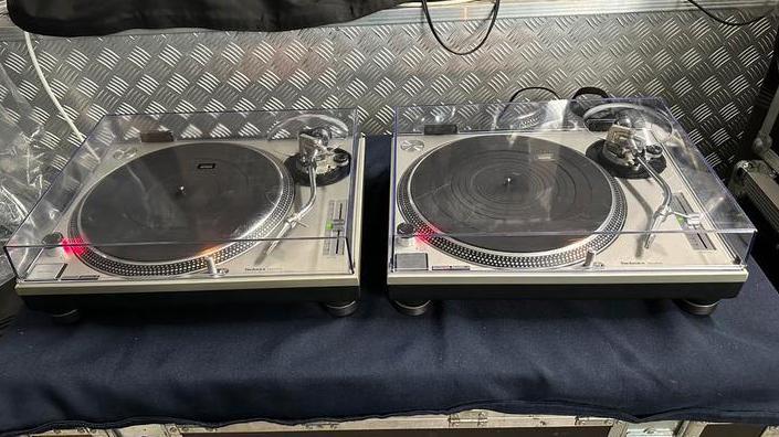 2x Technics SL1200MK2 geserviced., TV, Hi-fi & Vidéo, Tourne-disques, Comme neuf, Tourne-disque, Technics, Réglage pitch, Enlèvement