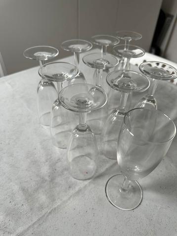 11 flûtes en verre neuves 