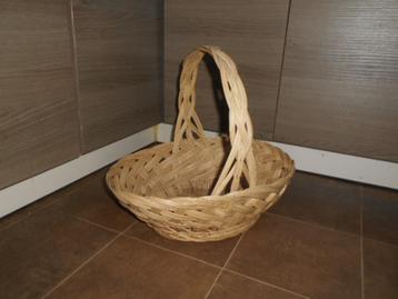 Mooie rieten draagmand  beschikbaar voor biedingen