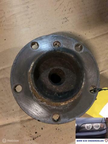 BMW E39 onderdelen wielnaaf met wiellager voor. beschikbaar voor biedingen