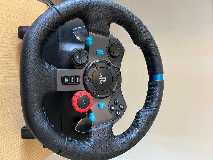 Logitech G29 stuurwiel en pedalen met versnellingspook, Games en Spelcomputers, Spelcomputers | Sony Consoles | Accessoires, Zo goed als nieuw