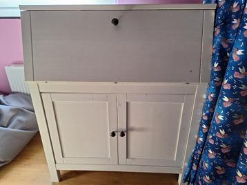 Bureau ikea met kleplade beschikbaar voor biedingen