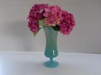 Blauw opalinevaasje.  Hoogte: 18 cm, Huis en Inrichting, Woonaccessoires | Vazen, Ophalen of Verzenden, Zo goed als nieuw, Blauw