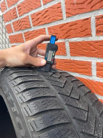 Pirelli Winter banden 245/40 r18 beschikbaar voor biedingen