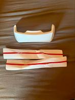 Te koop: 2x witte Arai spoiler – ook passend op Zamp helmen, Sport en Fitness, Karting, Ophalen of Verzenden, Nieuw