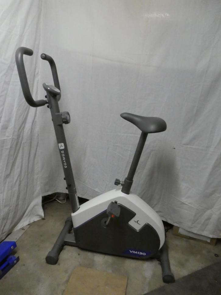 Vélo d'appartement - Domyos  VM 130, Sports & Fitness, Appareils de fitness, Utilisé, Vélo d'appartement, Bras, Jambes, Pectoraux