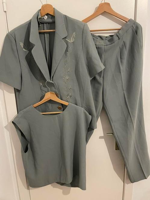 3-delige set voor dames - Geborduurd jack + broek + top, Kleding | Dames, Jumpsuits, Nieuw, Maat 46/48 (XL) of groter, Groen, Ophalen of Verzenden