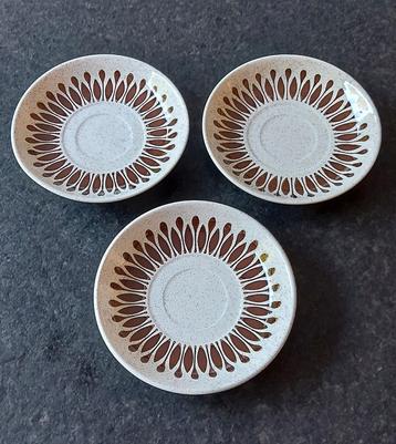 3 sous-tasses Biltons Staffordshire England beschikbaar voor biedingen