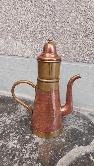 Cafetière en cuivre antique avec filtre
