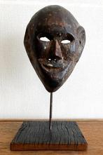 Antiek masker Himalaya regio, Ophalen