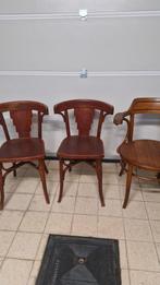 Chaises en bois ancienne en très bonne état