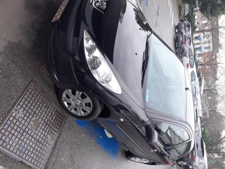 PEUGEOT 206 .année 2012, Auto's, Peugeot, Particulier, Centrale vergrendeling, Elektrische ramen, Benzine, Berline, 3 deurs, Handgeschakeld