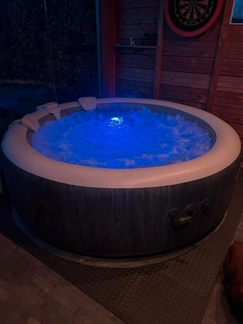 Jacuzzi 6 personen met garantie en wifi, Tuin en Terras, Bubbelbaden en Hottubs, Zo goed als nieuw, Ophalen