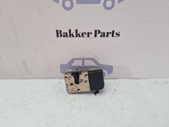 Serrure portière mécanique 4portes avant droite d'un Peuge, Autos : Pièces & Accessoires, Carrosserie & Tôlerie, Peugeot, Utilisé