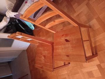 Stoelen hout 2 stuks beschikbaar voor biedingen