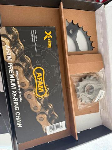 Honda CBR 600F kettingset nieuw in doos. beschikbaar voor biedingen