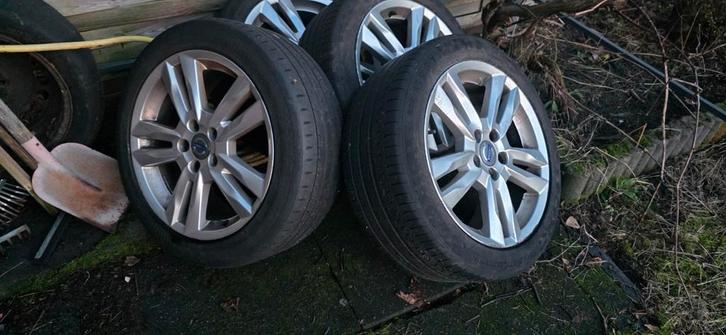 3 goeie 1 kapotte Volvo velg, Auto-onderdelen, Banden en Velgen, Band(en), Ophalen