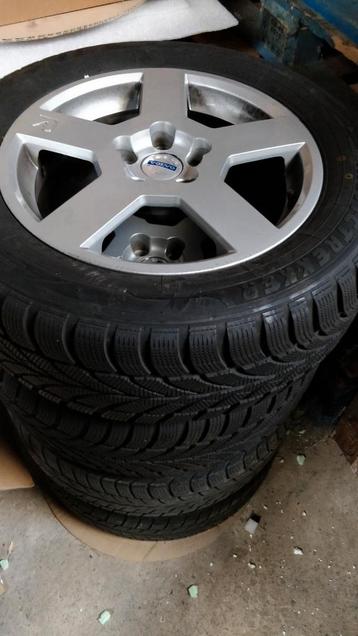 Volvo R velgen met winterbanden  beschikbaar voor biedingen