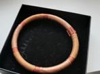 Ambachtelijk met draden gemaakte armband in verpakdoosje, Ophalen of Verzenden, Nieuw, Bruin, Overige materialen