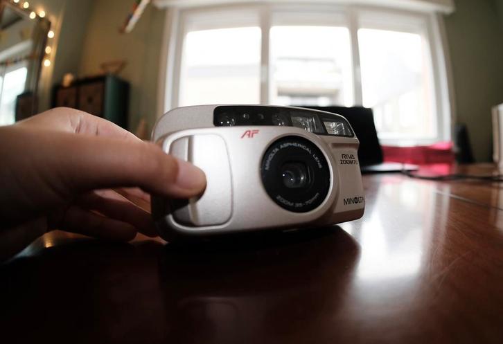 Minolta Riva zoom 70 || analoge point & shoot camera, TV, Hi-fi & Vidéo, Appareils photo analogiques, Comme neuf, Compact, Minolta